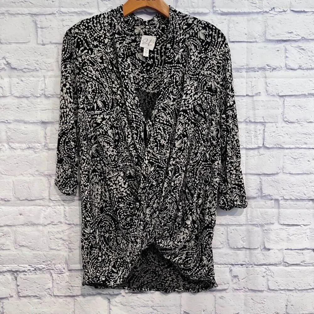 Julienne W Long Sleeve Women’s Floral Print‎ V-Neck Tunic Blouse Medium